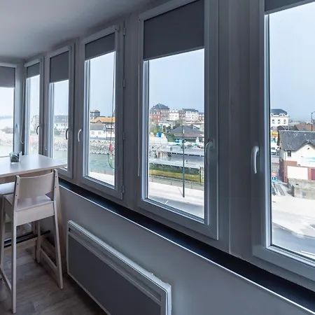 Bow Window Vue Sur Mer דירה *
